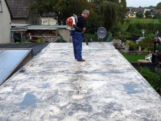 Betondach trocknen, Dachsanierung, Flachdach, Flachdachsanierung, Fl&uuml;ssigkunststoff, Garage abdichten, sanieren, abichten, selber machen, Dachabdichtung, Vulkem, Mariseal, Bungalow, Purelastik, Armierungsvlies, Balkonsanierung, Flachdachabdichtung
