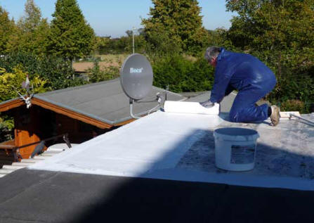 Purelastik verarbeiten 02, Dachsanierung, Flachdach, Flachdachsanierung, Fl&uuml;ssigkunststoff, Garage abdichten, sanieren, abichten, selber machen, Dachabdichtung, Vulkem, Mariseal, Bungalow, Purelastik, Armierungsvlies, Balkonsanierung, Flachdachabdichtung