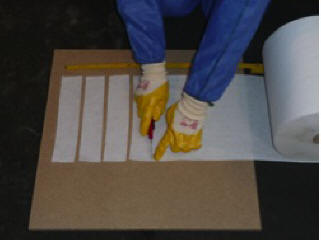 Vlies schneiden, Dachsanierung, Flachdach, Flachdachsanierung, Fl&uuml;ssigkunststoff, Garage abdichten, sanieren, abichten, selber machen, Dachabdichtung, Vulkem, Mariseal, Bungalow, Purelastik, Armierungsvlies, Balkonsanierung, Flachdachabdichtung